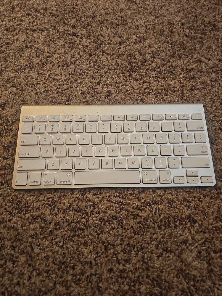 Apple A1314 White Wireless Keyboard for Mac & PC
