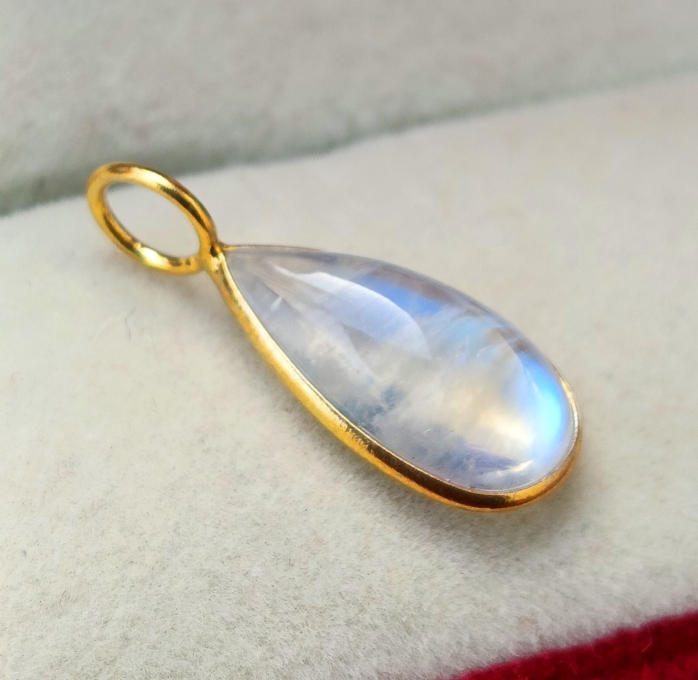 Rainbow Moonstone Pear Pendant in 18k Yellow Gold Charm