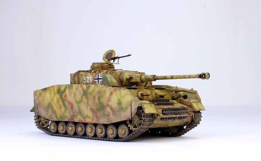 PreSale German Panzer IV Ausf. H Early WW2 1:35 Pro Built Model-image