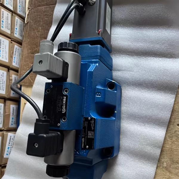 Rexroth R901077004 4WRTE35E1-1000L-4X/6EG24K31/A1M  UPS or DHL fast delivery