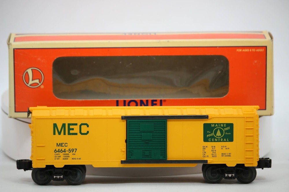 Lionel O-Gauge Yellow & Green Maine Central Boxcar 6464-597 with Original Box  