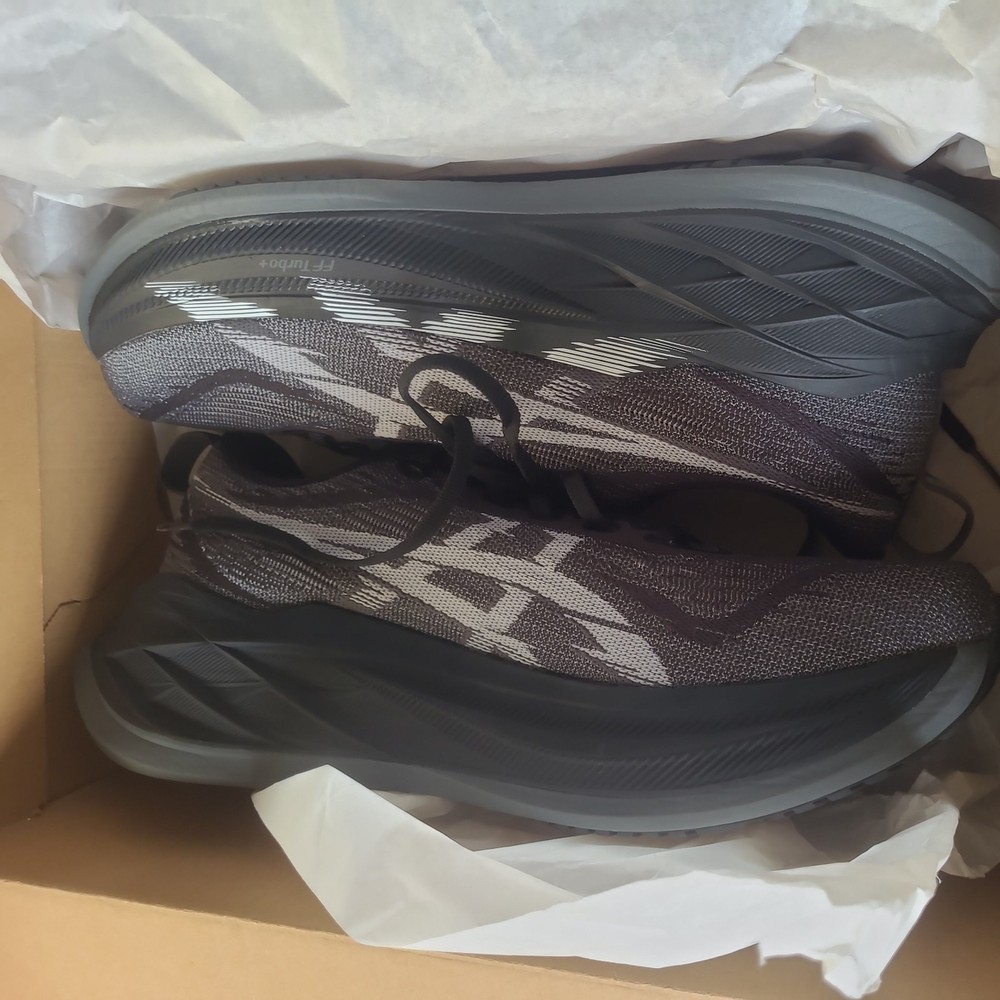 ASICS Superblast 2 Black/white  UK 9.5 Used Once Exellent Condition  With Box