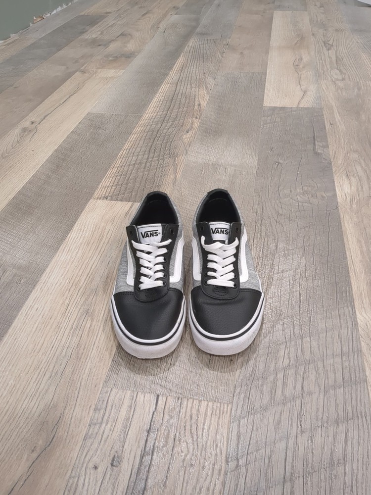 Vans Classic Sneakers in Size 8.5 for Men and Women