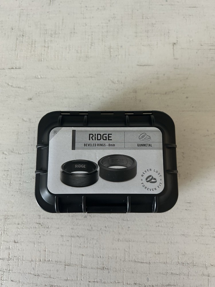 Sleek 8mm Beveled Ridge Ring Set in Gunmetal - Size 10.5