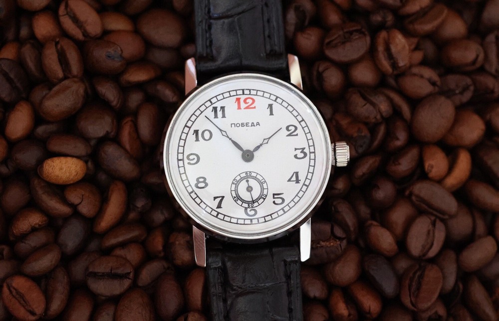 Mechanical watch POBEDA RED 12 / Watch men's vintage wrist watch ZIM 2602
