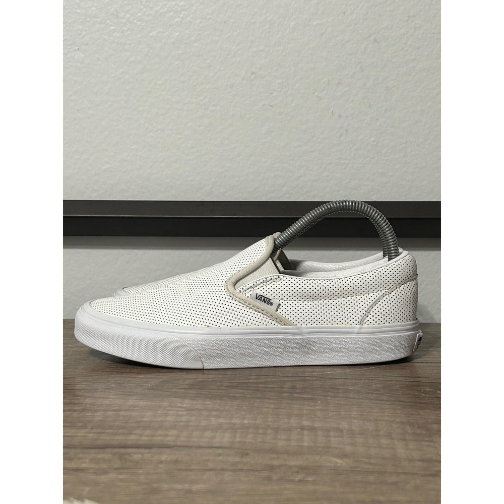 Vans Asher Perforated Leather Women's Athletic Skate Shoes Size 8 White