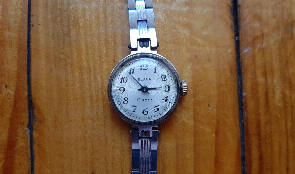 Vintage Soviet women's watch Slava mechanism 1601 USSR 17 Jewels guilloche dial