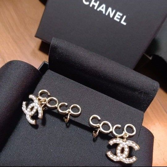 CHANEL COCO Pearl CC Logo Gold Tone Dangle Drop Earrings