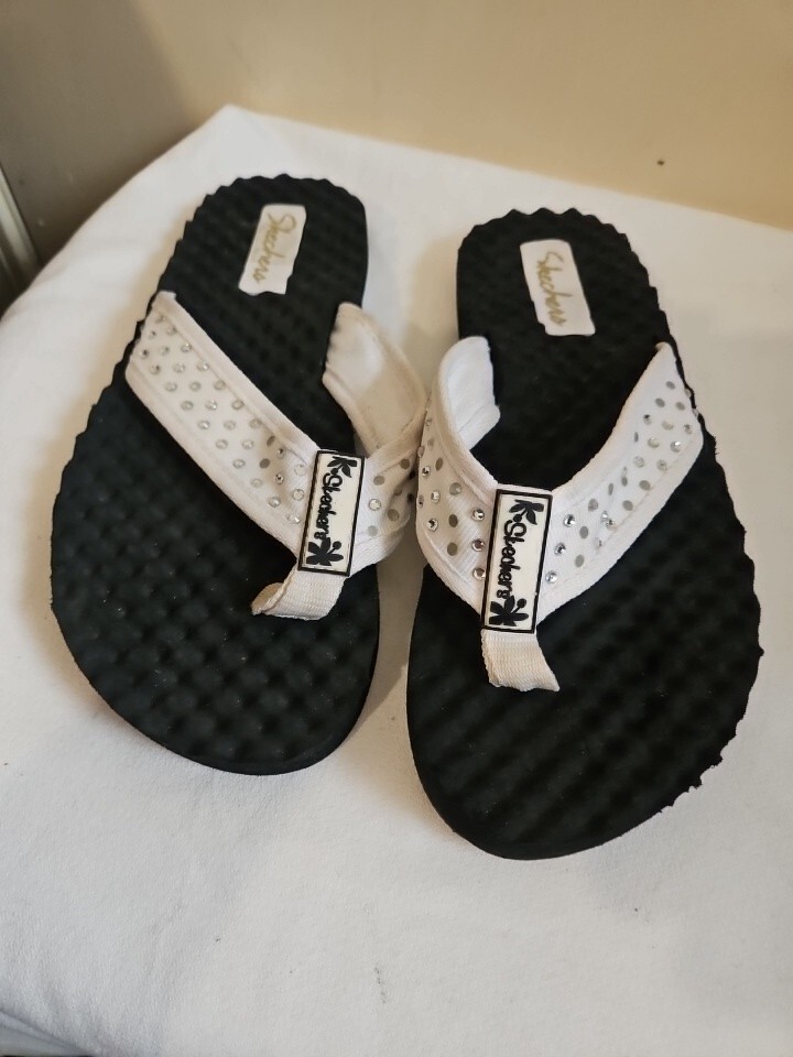 Women's Skechers Flip Flops Size 10. White and Black.