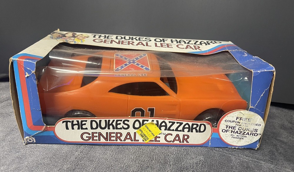Rare 1981 Vintage GENERAL LEE Dukes of Hazzard with Figure Coupon and Original Box-image