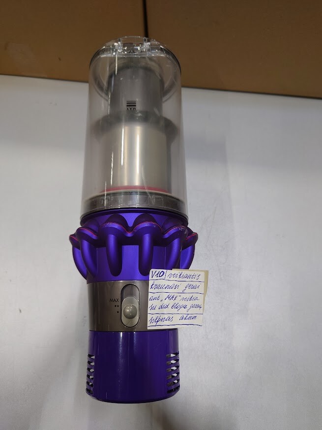 Dyson V10 Vacuum Used with Weak Battery and Noisy Max Mode