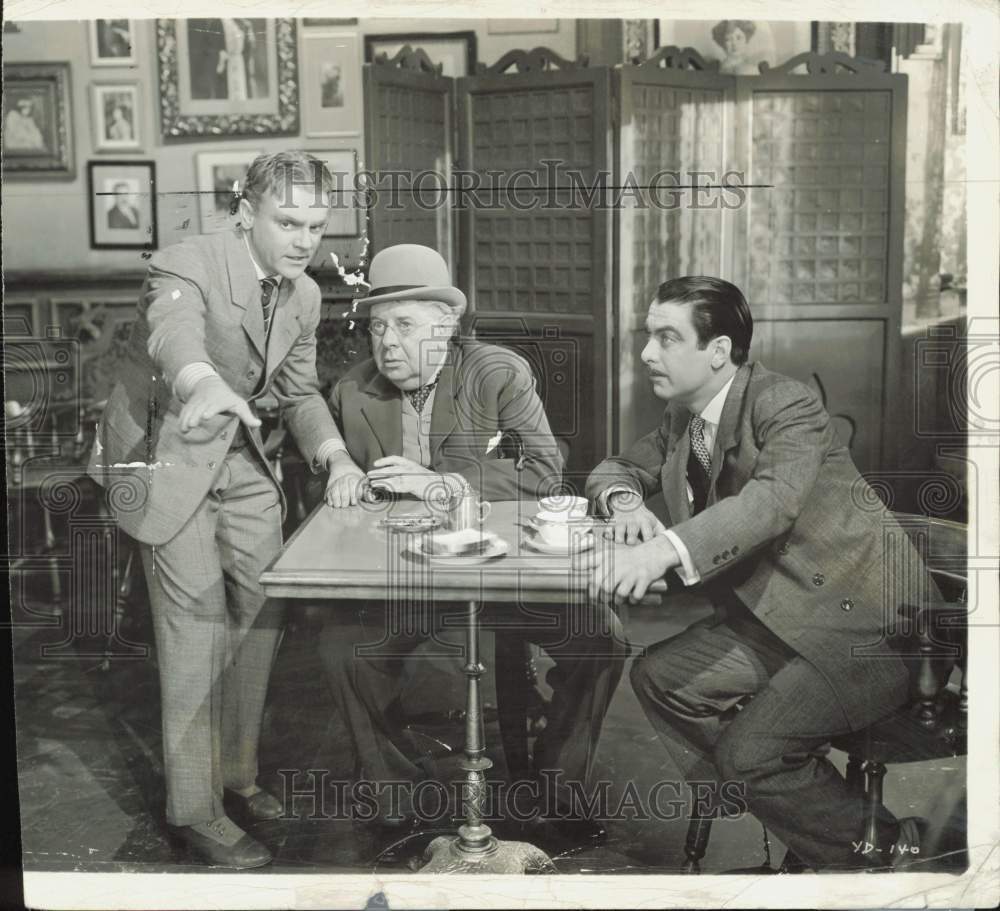 1943 Press Photo James Cagney & Co-Stars in 