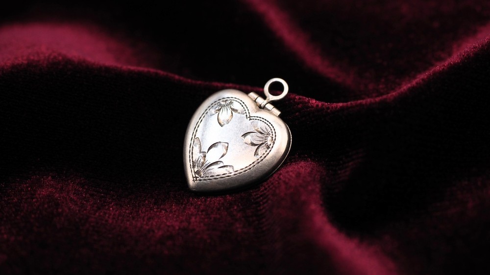 Vintage - Sterling Silver - Engraved Floral Puffy Heart Locket Pendant - 
