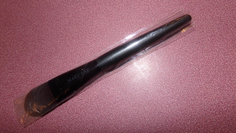 Mary Kay Liquid Foundation Brush with Protective Sleeve New