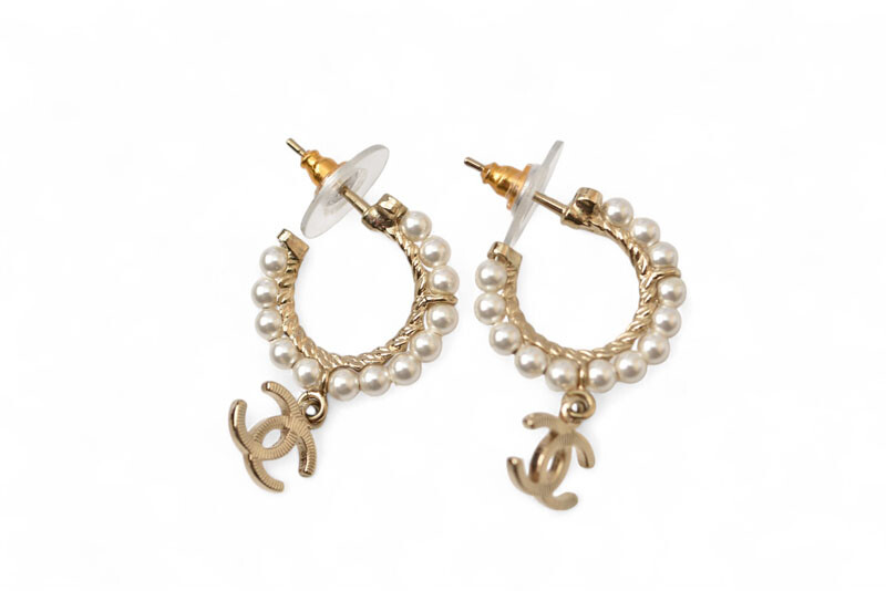CHANEL Gold A20 Pierced CC Logo Pearl Motif Accessory