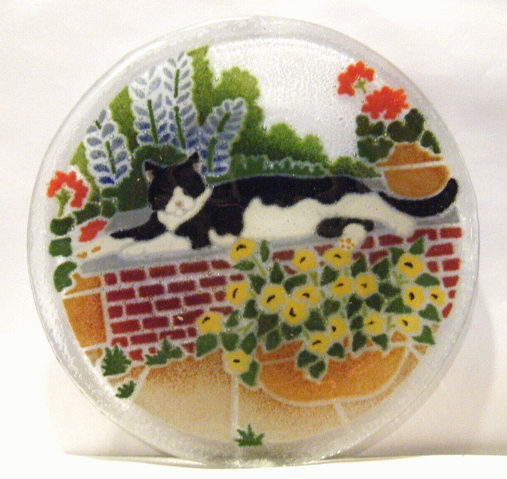 Vintage Peggy Karr 8-Inch Fused Art Glass Plate With Cat & Floral Garden Design  