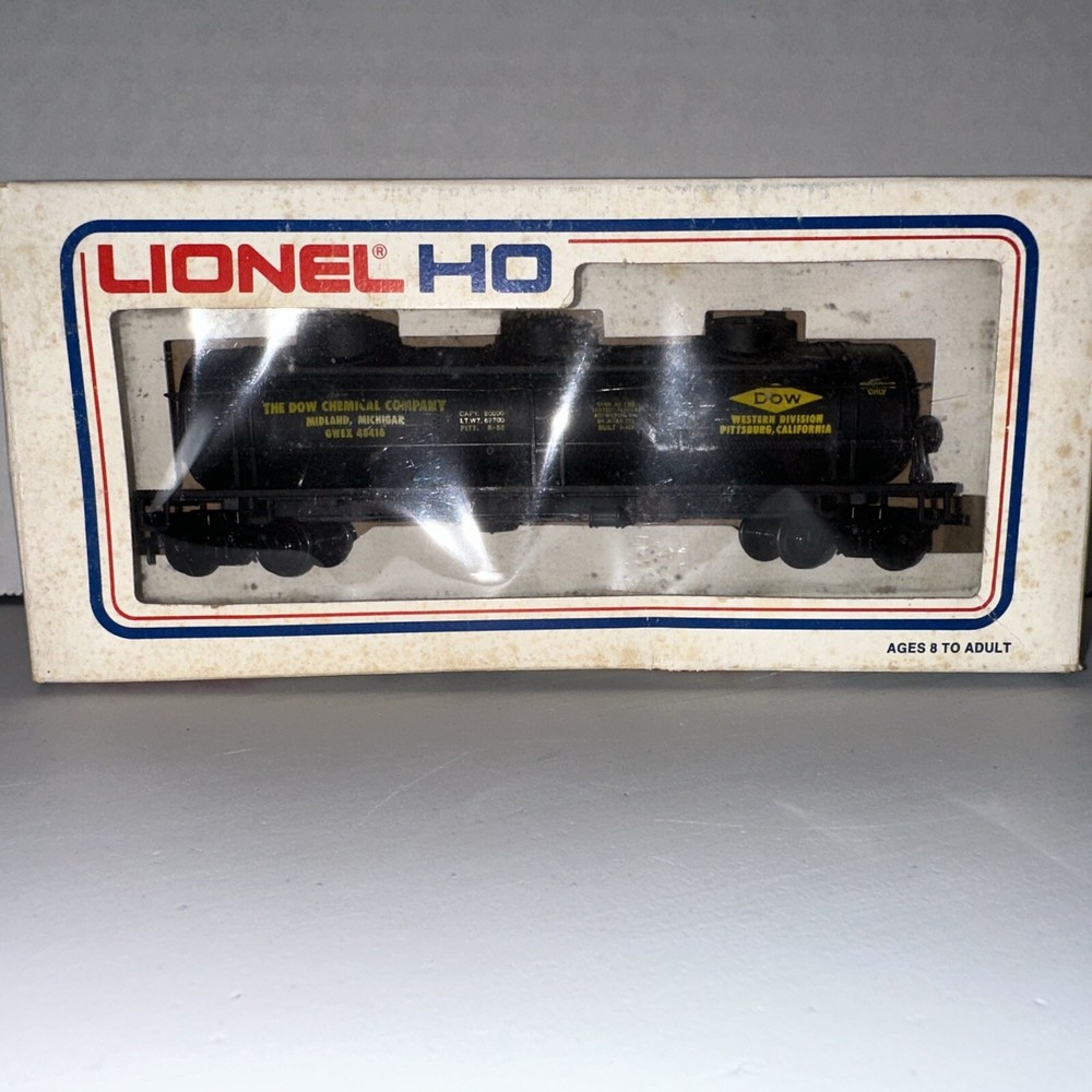 LIONEL HO Scale Dow Chemical 3 Dome Tank Car 48416 5-8416