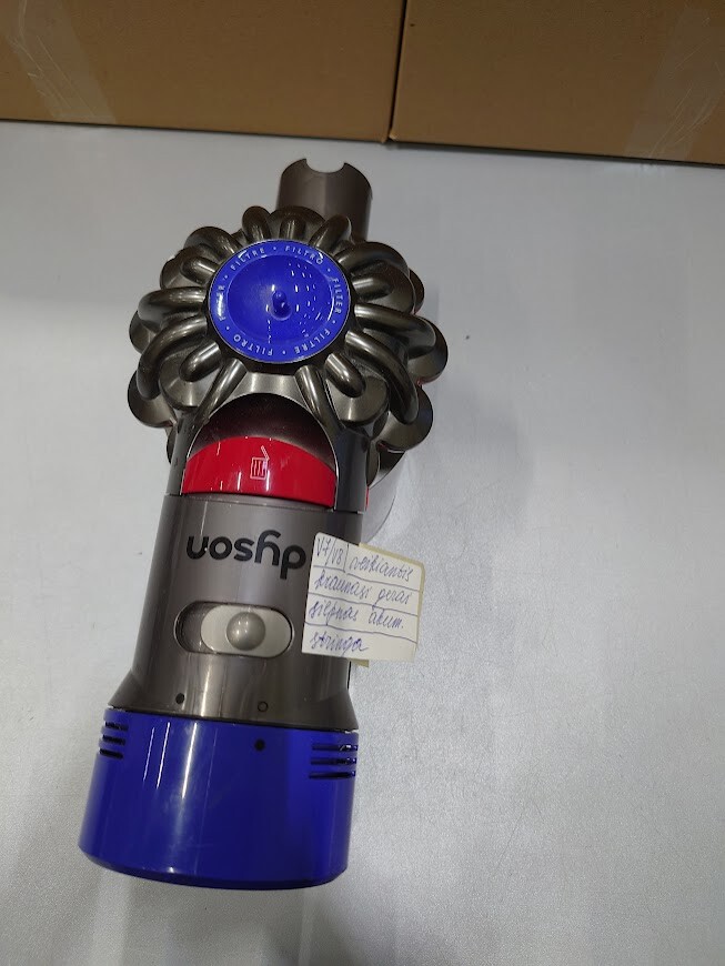 Dyson V7 V8 Vacuum Cleaner Weak Battery Works No Accessories