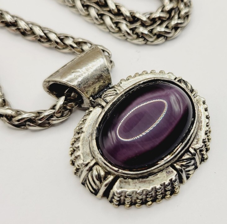 Vintage PURPLE CAT EYE Large Silver tone Sliding Pendant Necklace 21 in