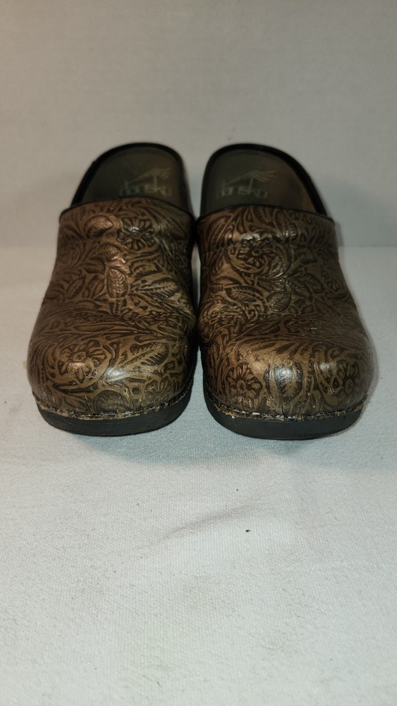 DANSKO BROWN SLIP ON CLOGS/ NURSING SHOES SZ.8.5