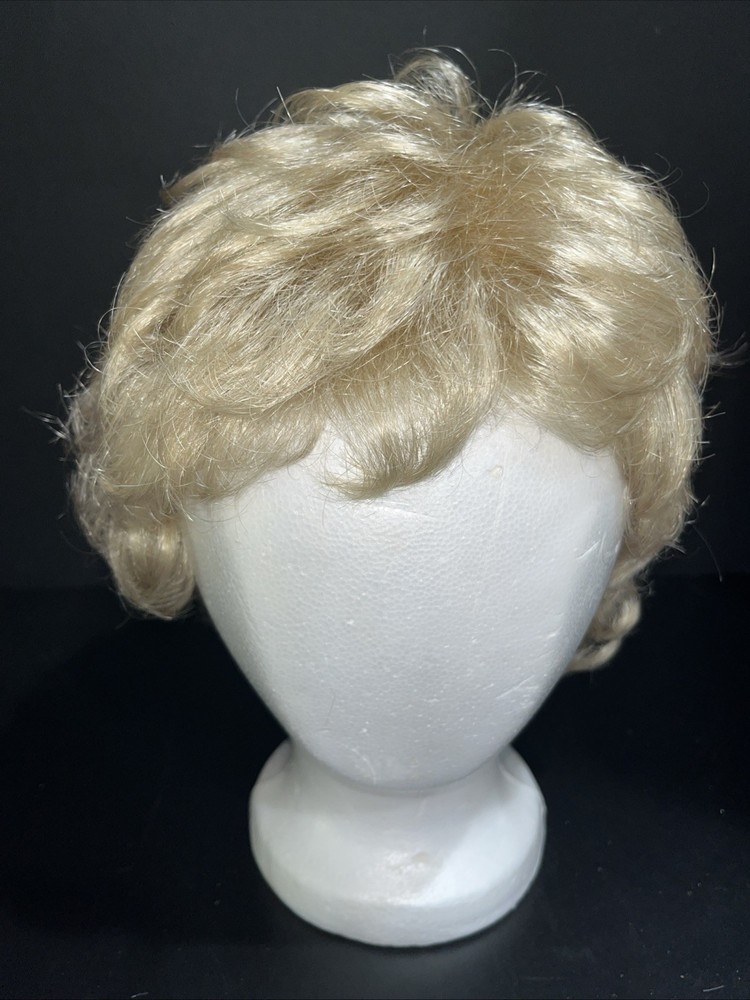 Vintage Paula Young Blonde Short Straight Wig A3018 Size 22