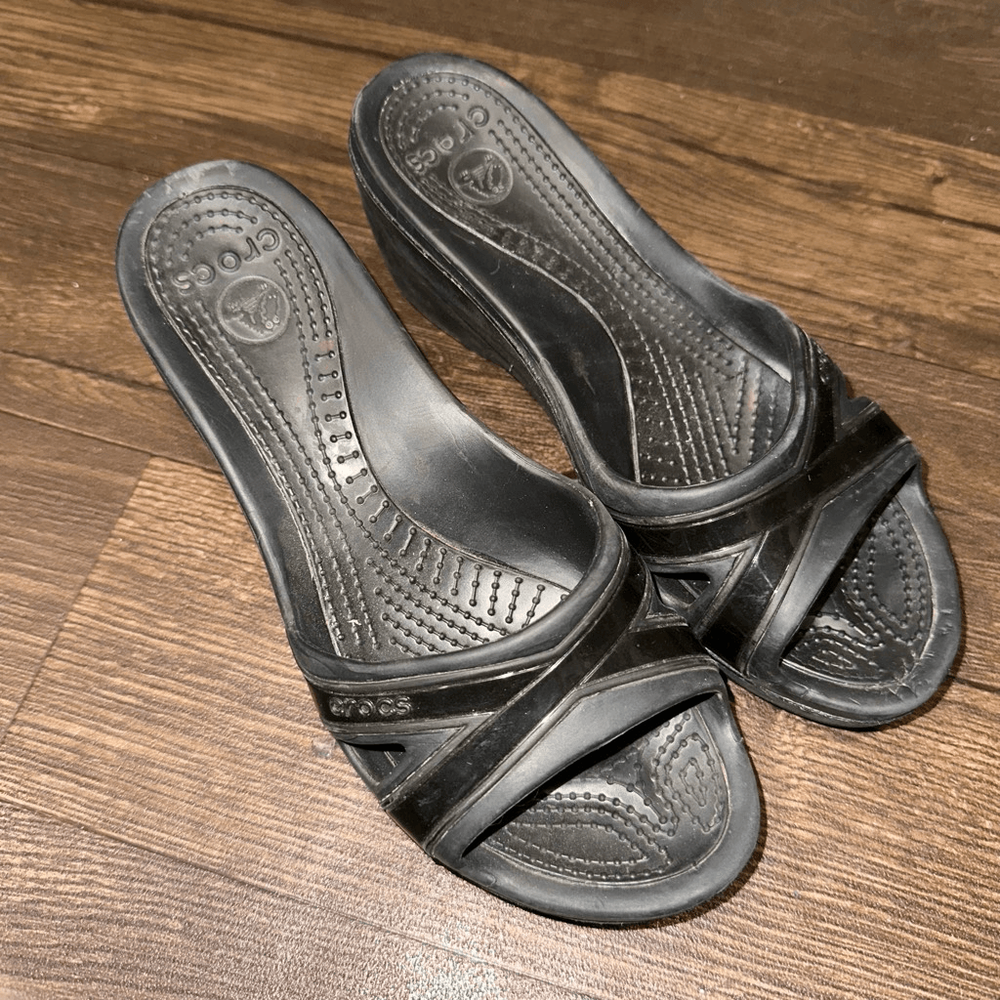 Crocs black ortho arch support sz 7 strappy wedge sandals
