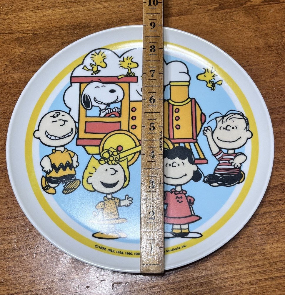 Vintage 1965 Peanuts Plastic Plate with Charlie Brown Snoopy Lucy Linus Woodstock 9 Inch