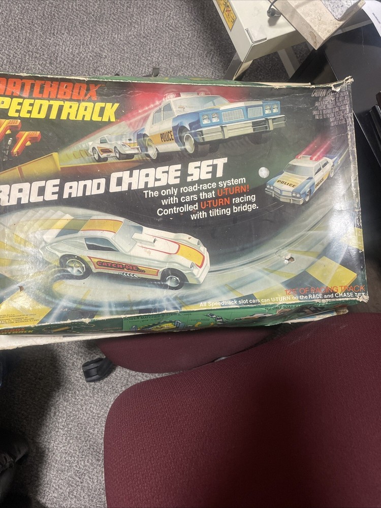 Vintage Matchbox SpeedTrack Race and Chase Set w/Both Cars in box