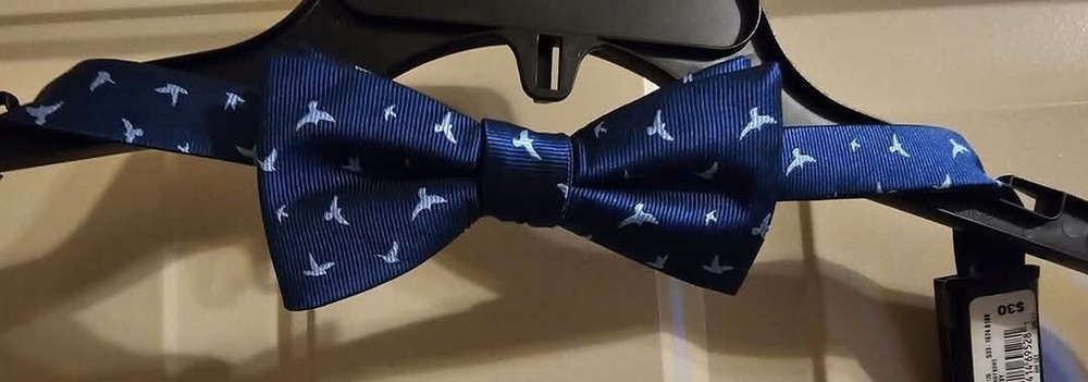 New J. Ferrar Adjustable Navy Blue Dove Print Pre-Tied Bow Tie