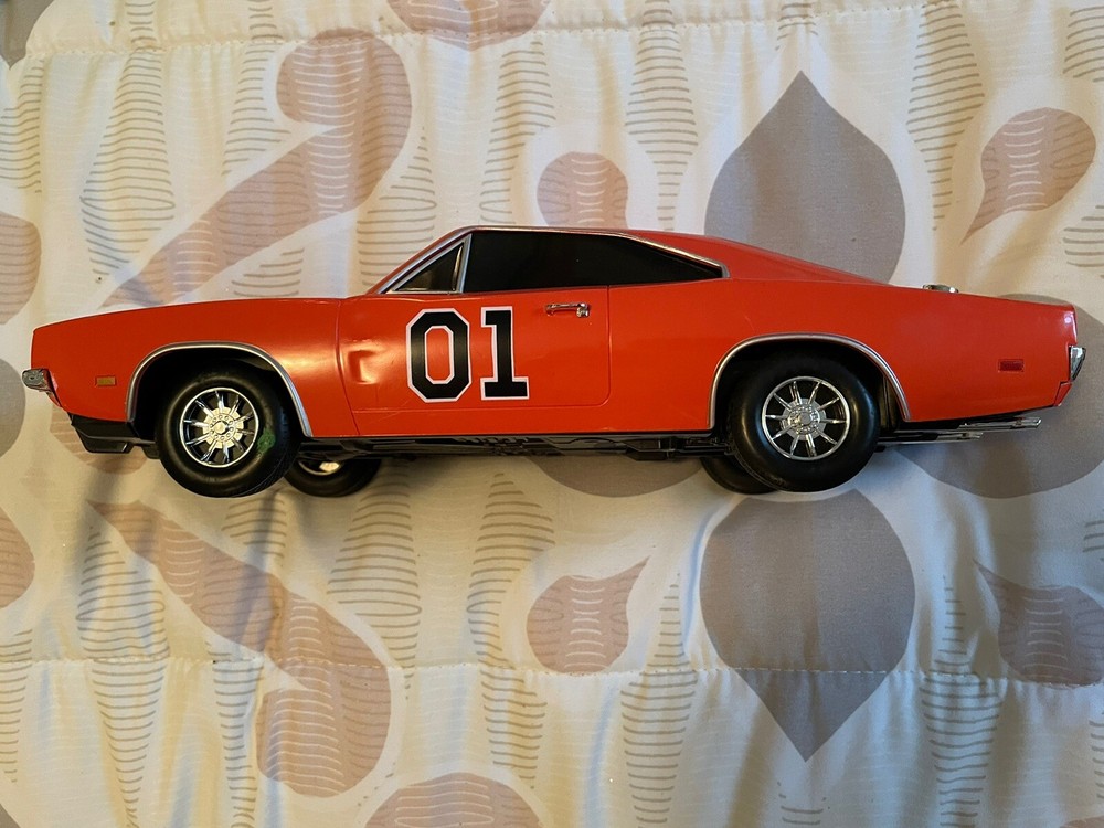 Dukes of Hazzard General Lee 1:18 Dodge Charger with Lights and Sounds Functional