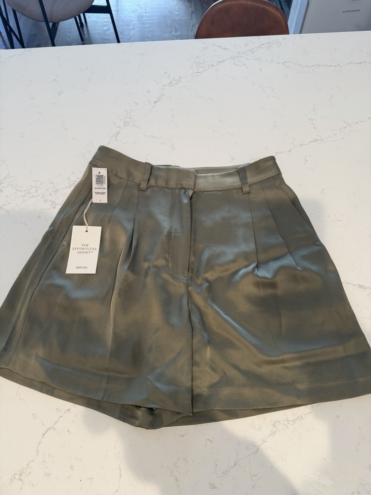 NEW Aritzia Women's 8 The Effortless Short Mini High Rise Shorts Pleated NWT