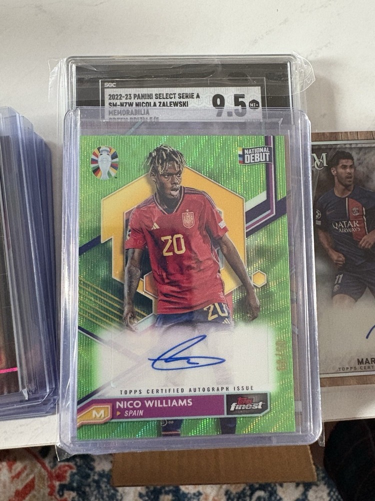2023 Topps Finest Road to UEFA Euro 2024 - Autographed Nico Williams /99