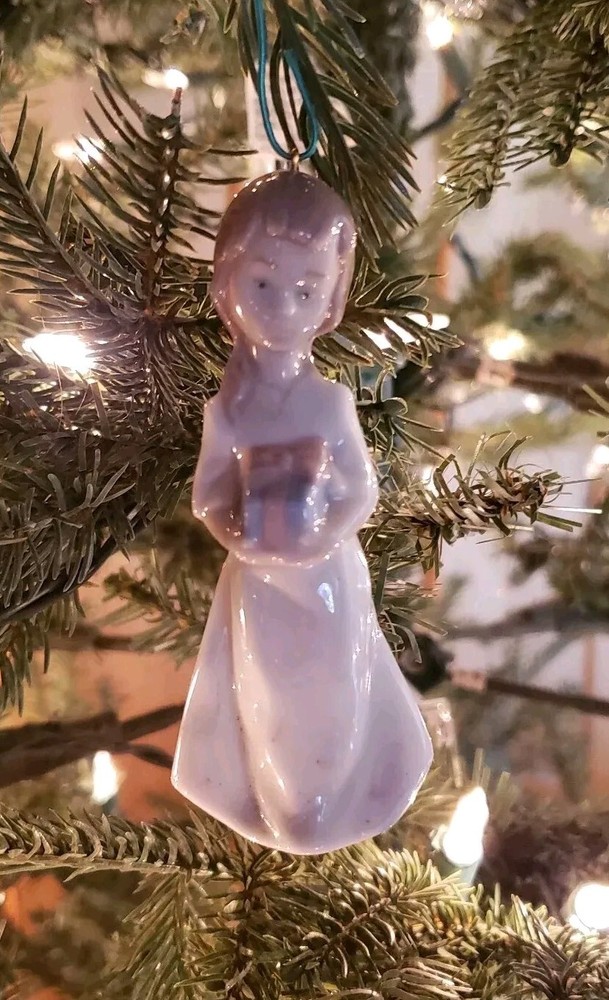 Lladro Retired 1992 Porcelain Girl Holding Christmas Gift Spain