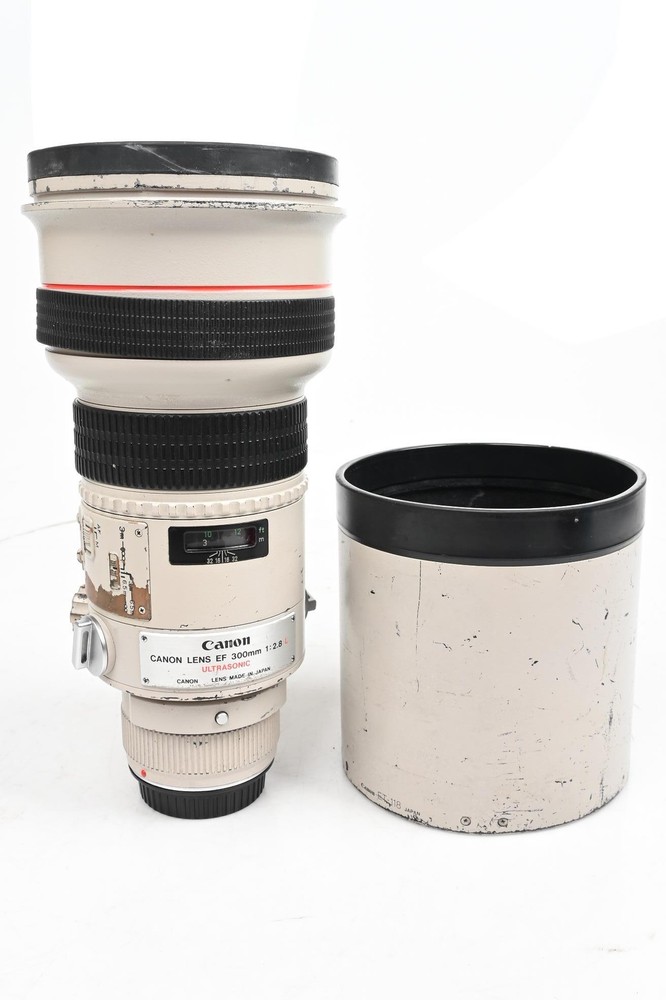Canon EF 300mm f2.8 L USM Fast Telephoto Lens for Stunning Clarity