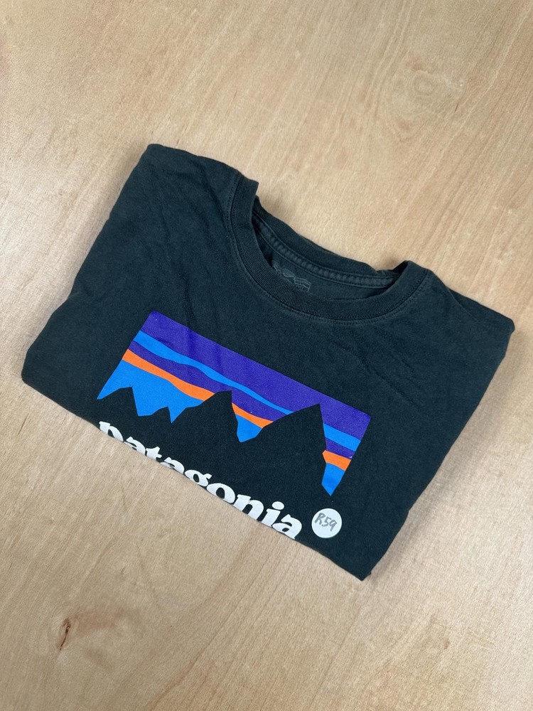 🧥 Patagonia Long Sleeve Logo T-Shirt – Men’s XL