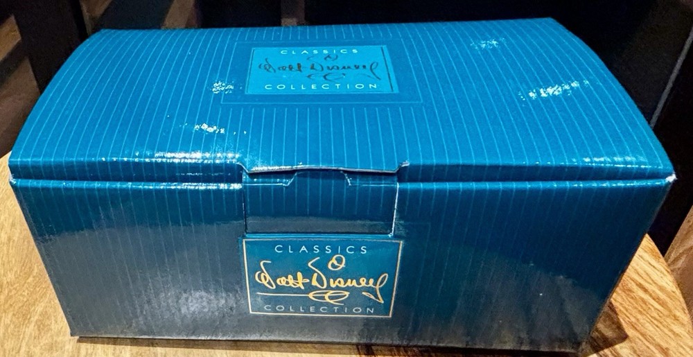 WDCC Winnie the Pooh with Balloon UP TO THE HONEY TREE Ornament W/COA Brand New!