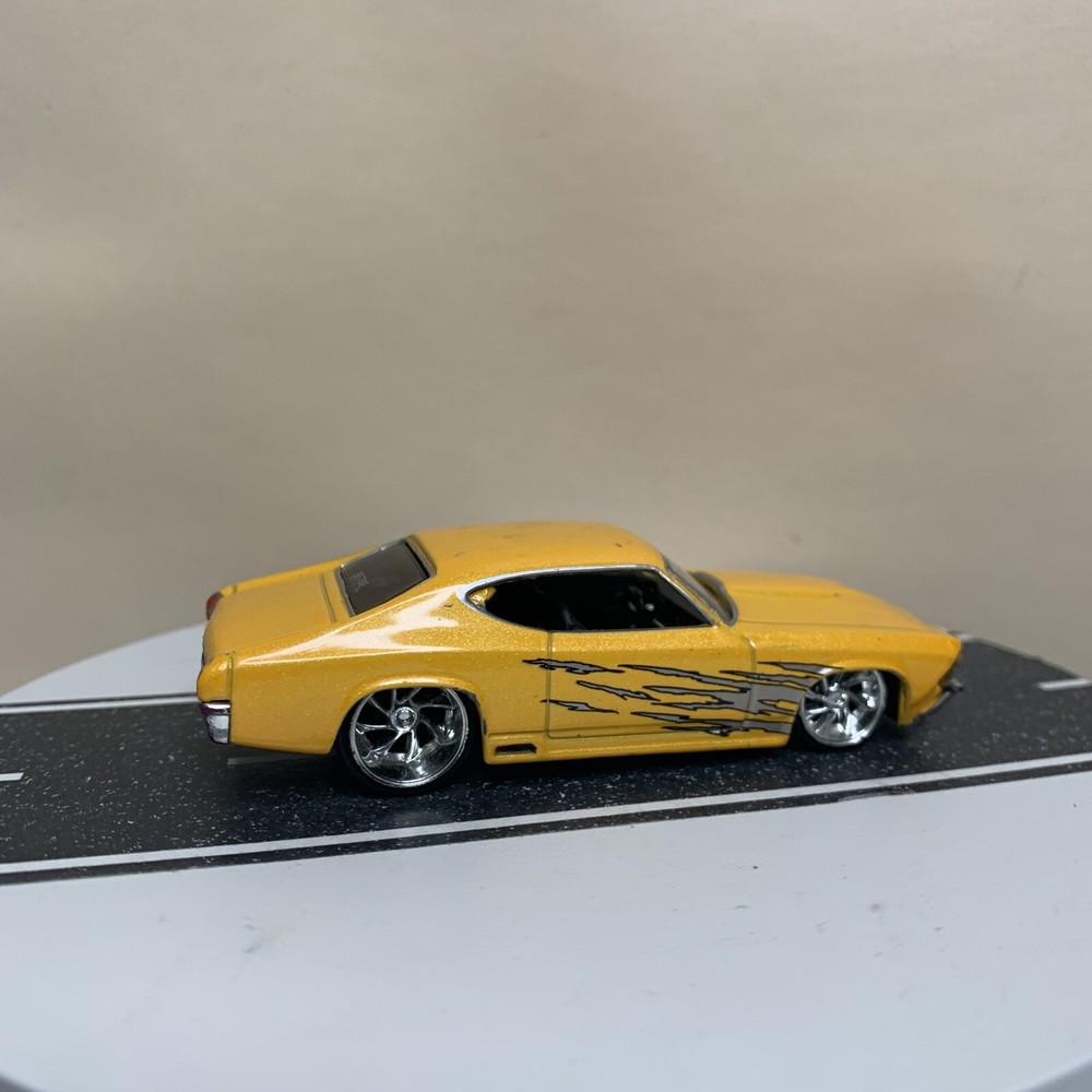Jada Dub City Big Time Muscle ‘69 Chevy Chevelle SS Yellow/Silver Graphic 1:64