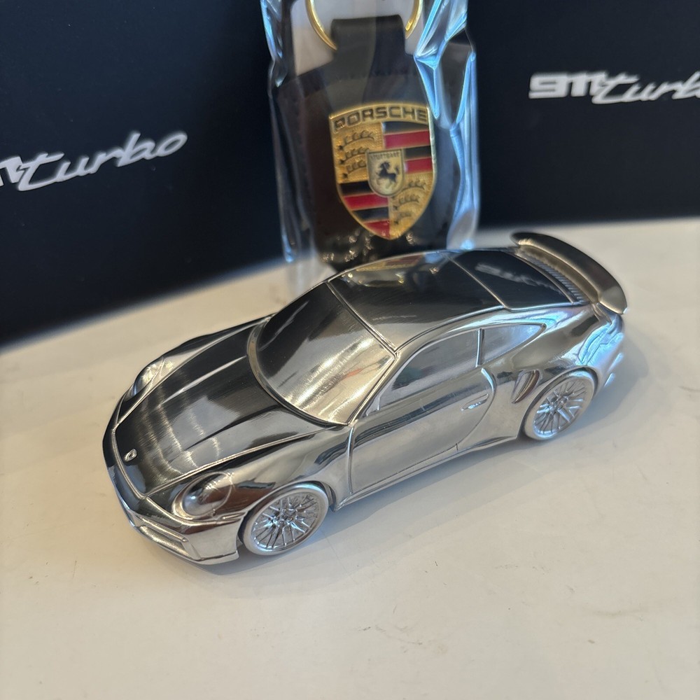 Flash Sale – Free Porsche 911 Turbo Keychain with 1:43 Aluminum Paperweight-image