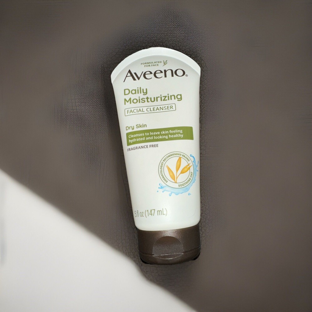 Aveeno Daily Moisturizing Facial Cleanser for Dry Skin with Soothing Oat 5oz Pack of 2