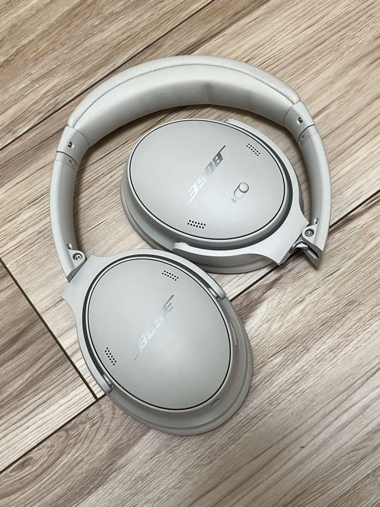 Bose QuietComfort 45 Wireless Headphones in Sleek White Smoke Design