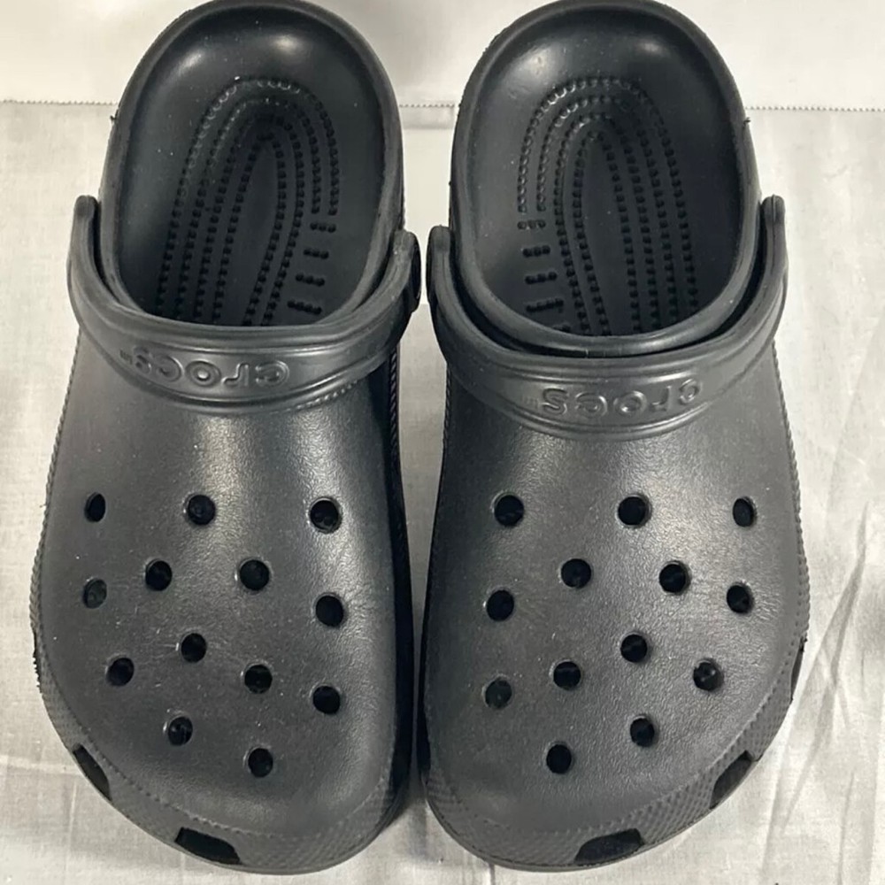 Crocs Classic Clogs in Sleek Black for Everyday Comfort and Style