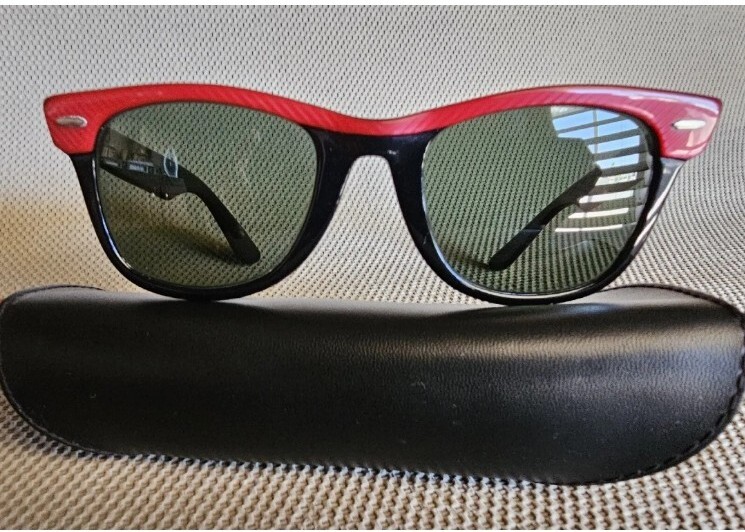 Vintage RAY-BAN WAYFARER Street Neat Red & Black G15 LENS B&L US Sunglasses