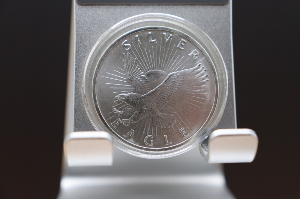 Sunshine Minting Silver Eagle 1ozt. .999 Fine Silver Round