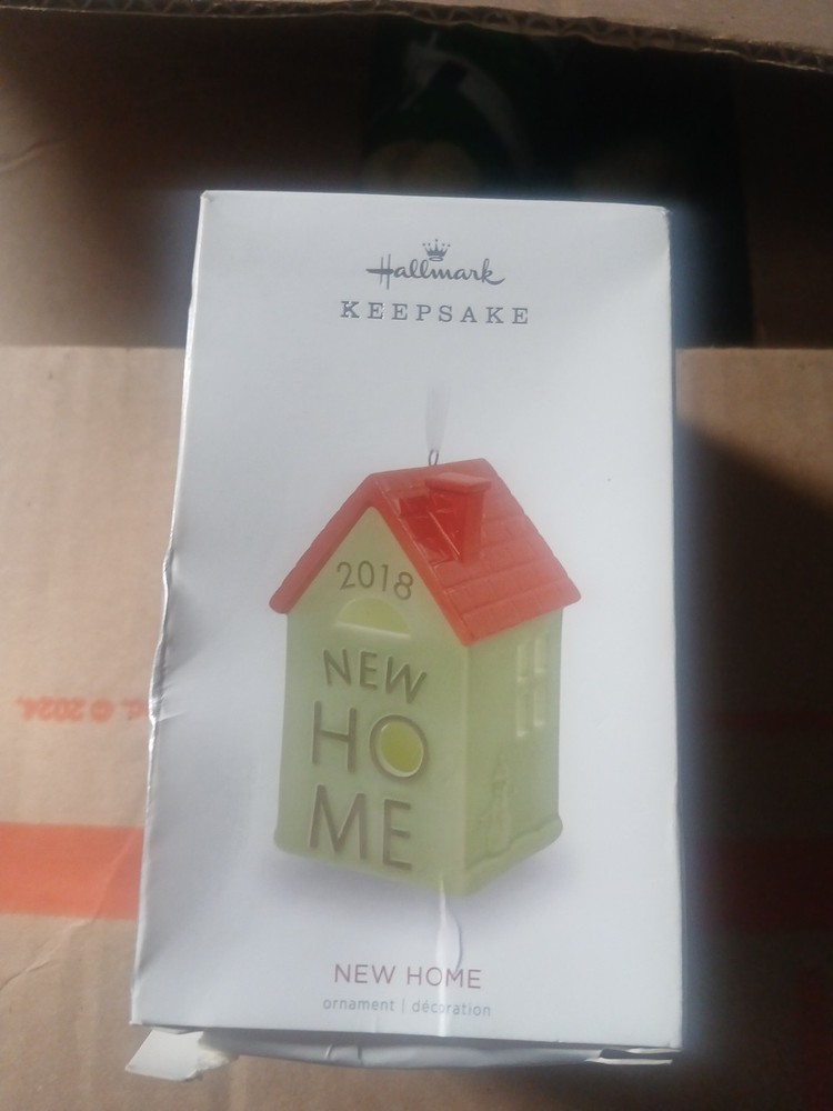 2018 Hallmark Ceramic Christmas Tree Ornament New In Box
