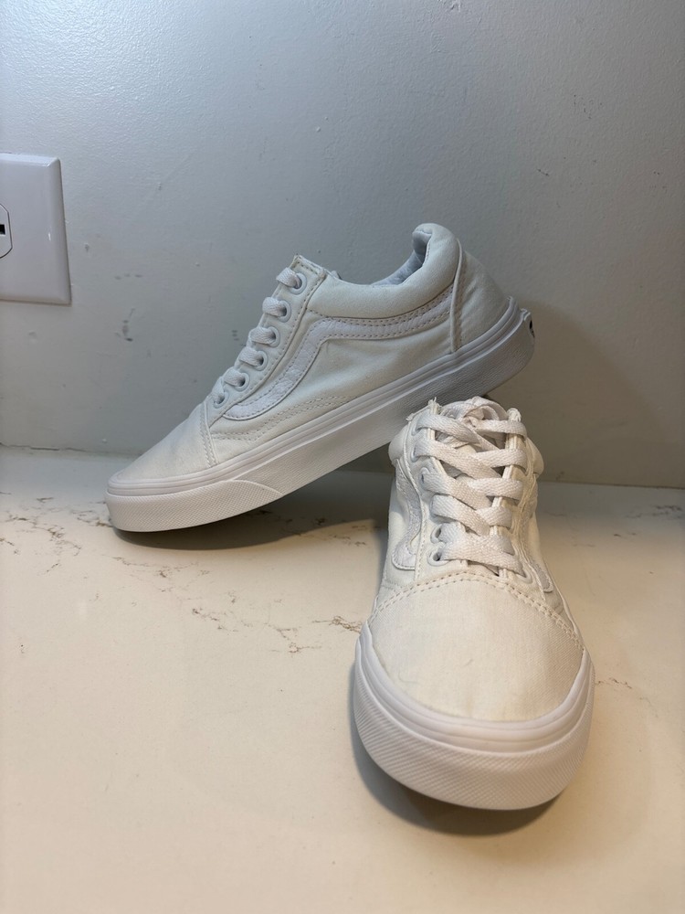 Vans Old Skool Low Top Sneakers True White US Men 4.5 Women 6
