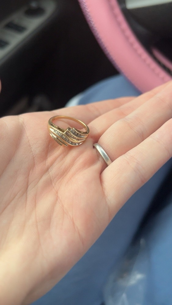 10k Yellow Gold Band Ring White natural  Diamond