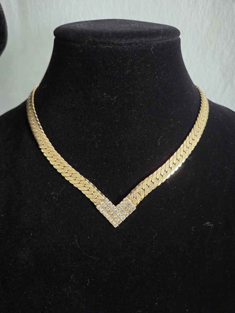 Vintage Gold Tone V Shaped Necklace Herringbone 18