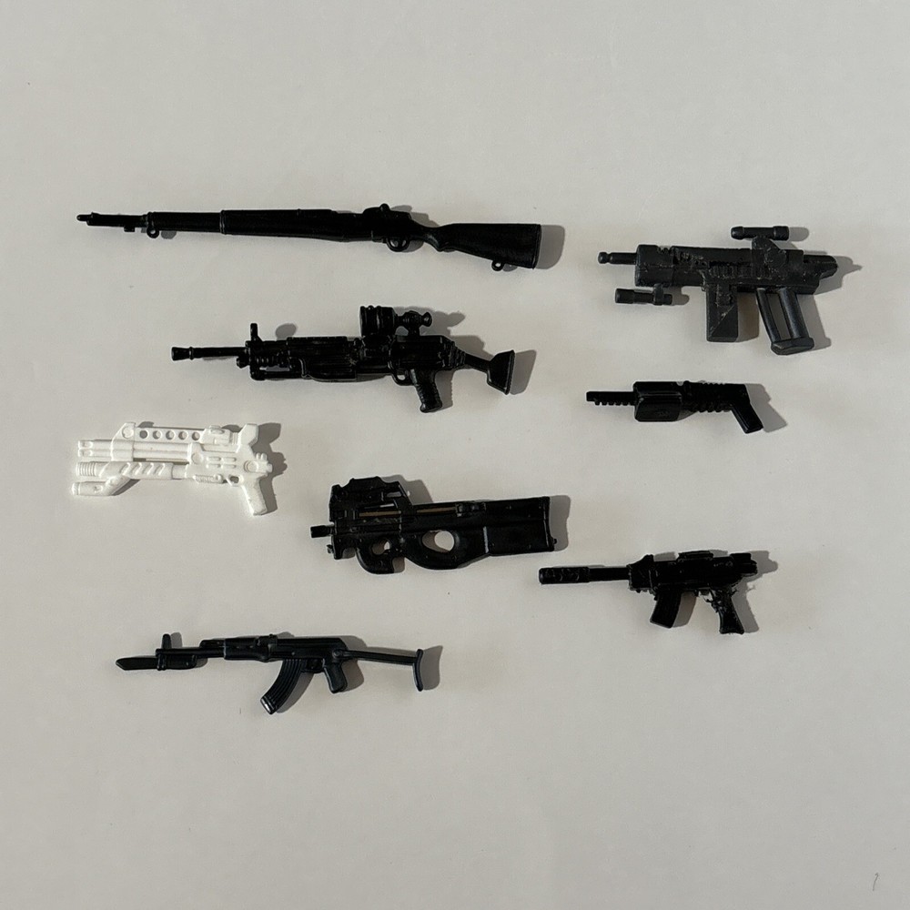 Action Figures Weapons Guns lot of 8