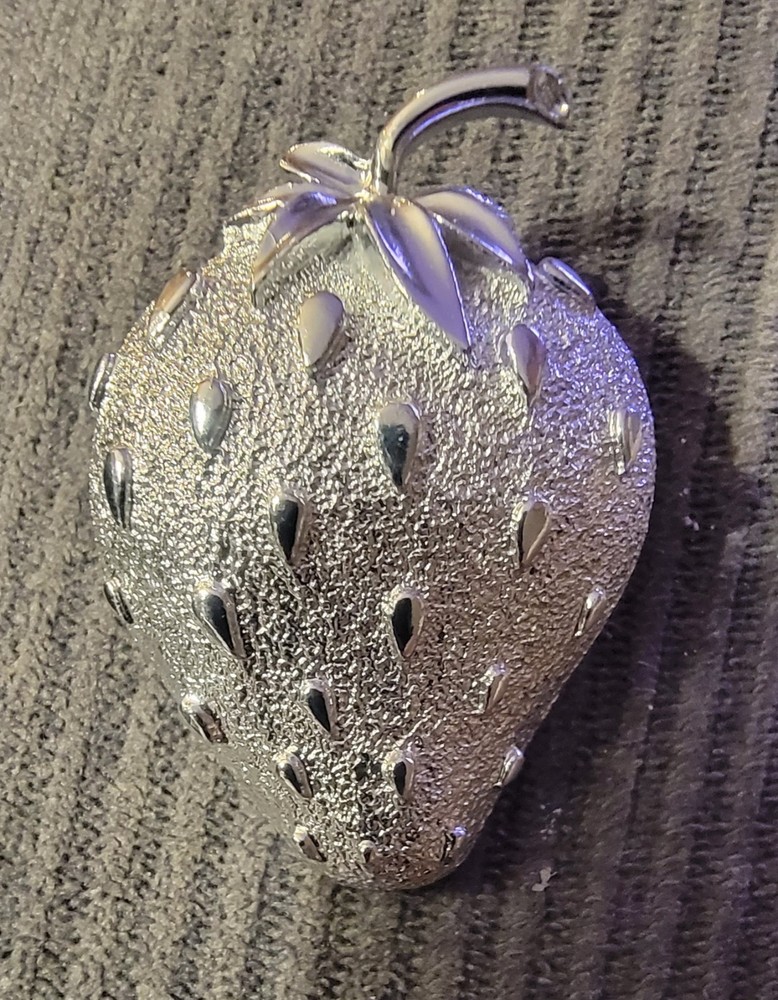 Vintage Signed Sarah Coventry Textured Silver Tone Strawberry Brooch Pin