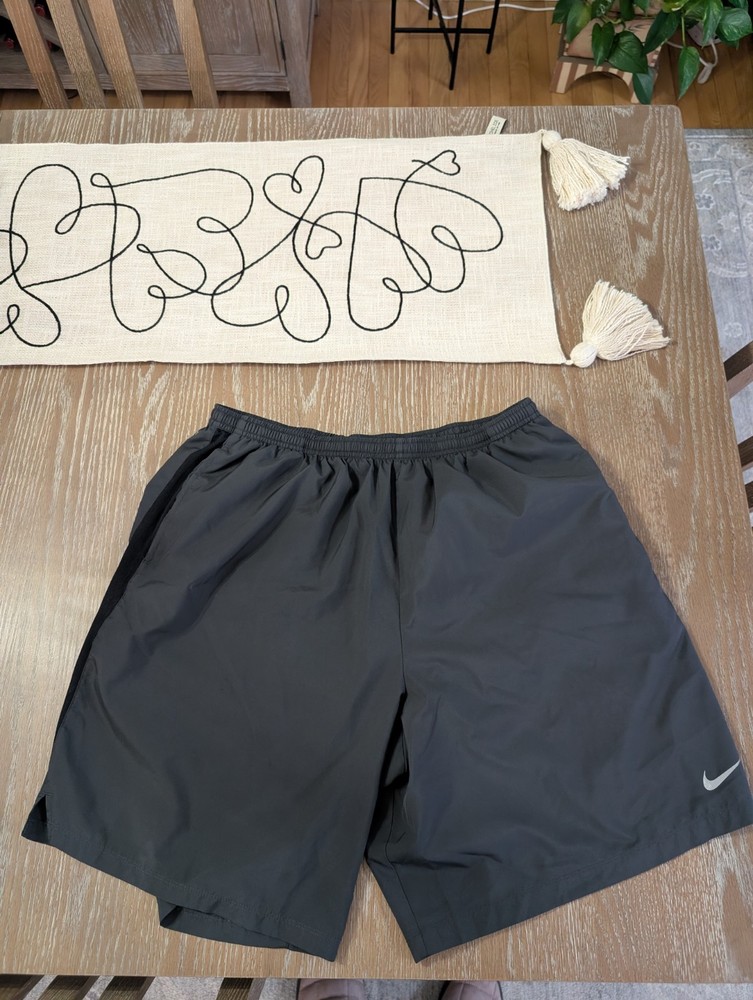 NIKE Men's 2XL Dri Fit Challenger 9